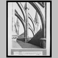 Chor, Strebebogen von SW, Foto Marburg.jpg